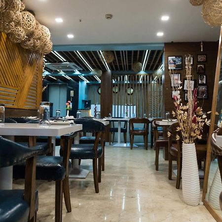 The Avenue Hotel Ballygunge Kolkata Exterior photo