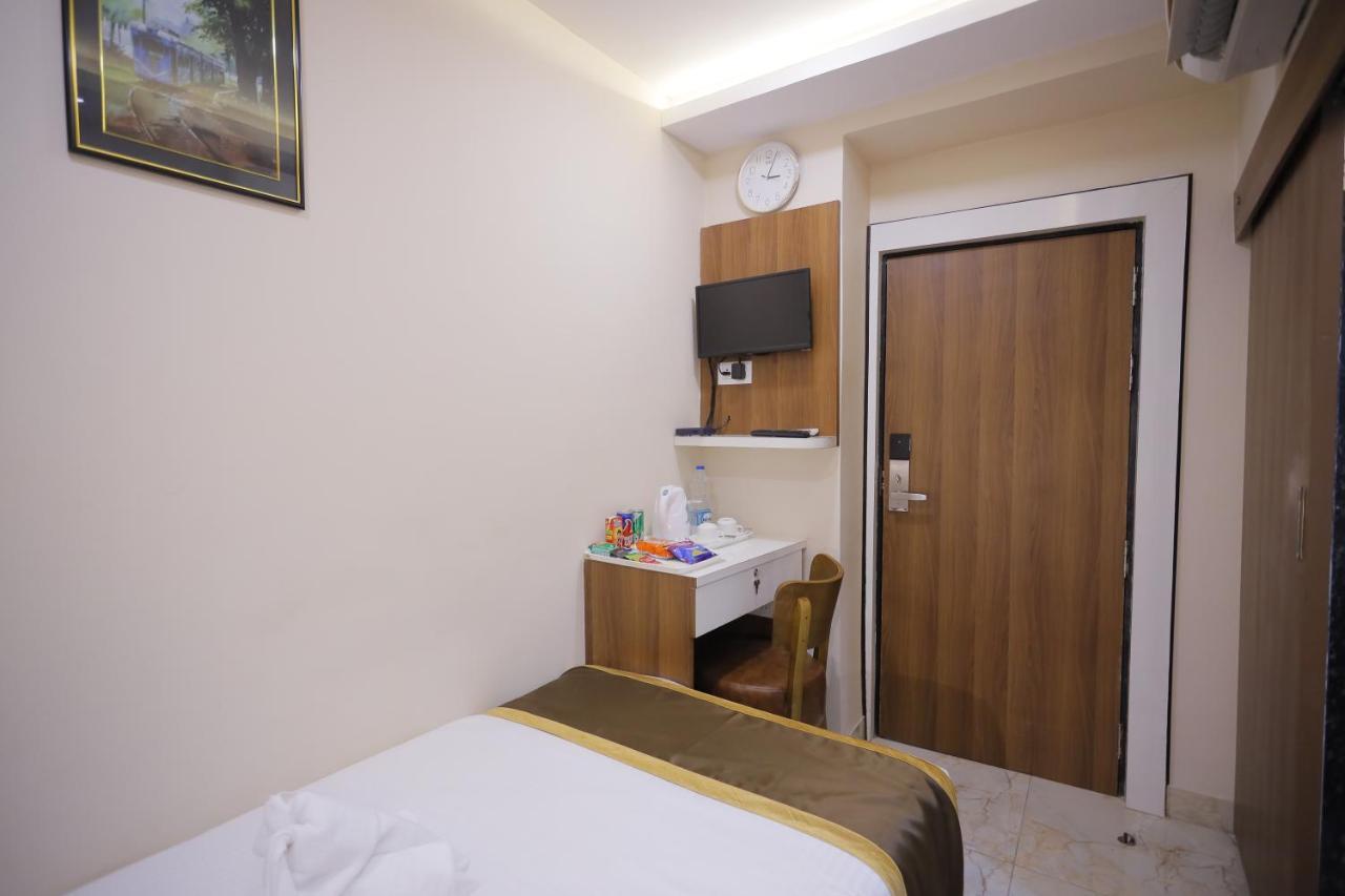 The Avenue Hotel Ballygunge Kolkata Exterior photo